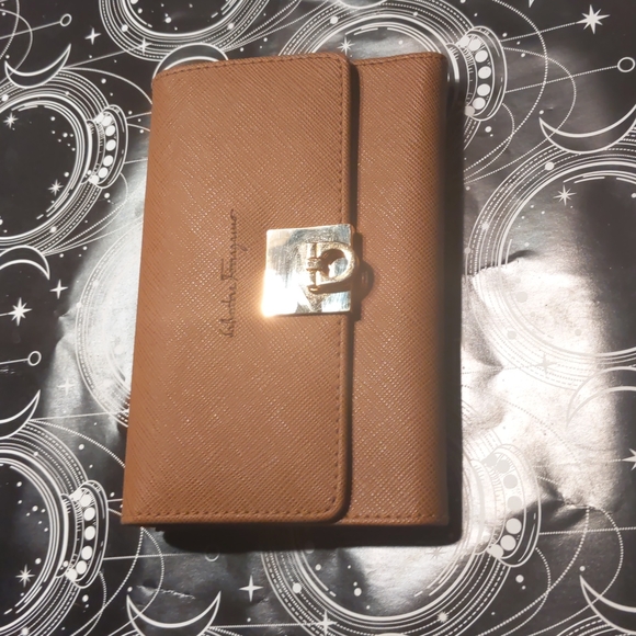 Vintage SALVATORE FERRAGAMO Tan Brown Genuine Leather Wallet w/ Gold Clasp - Picture 4 of 8